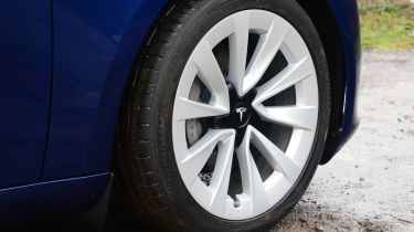 Tesla Model 3 Long Range - wheel