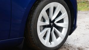 Tesla Model 3 Long Range - wheel