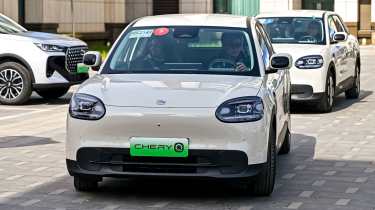 Chery QQ3 - full front
