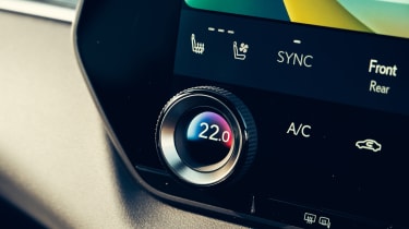 Lexus RX450+ - temperature control dial