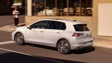 Facelifted Volkswagen Golf - rear tracking