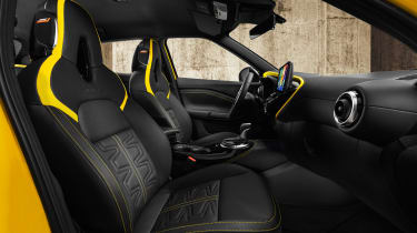Nissan Juke facelift - front seats