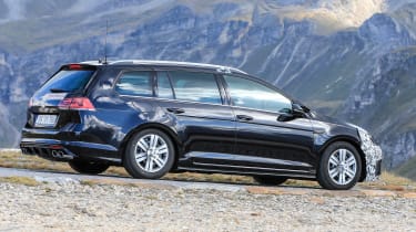 Volkswagen Golf R Estate facelift spied - 16