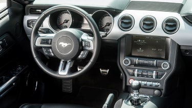 Ford Mustang Convertible - dashboard