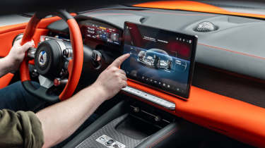 Denza Z - screen