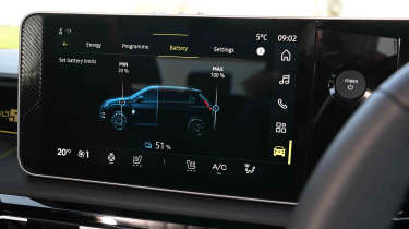 Renault 5 - battery charging screen