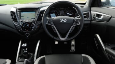 Hyundai Veloster Turbo interior