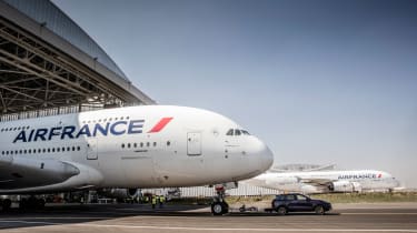 Porsche Cayenne pulls Airbus A380 - hangar