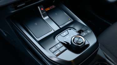 Toyota CH-R+ - centre console