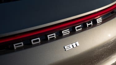 Porsche 911 Carrera - badge