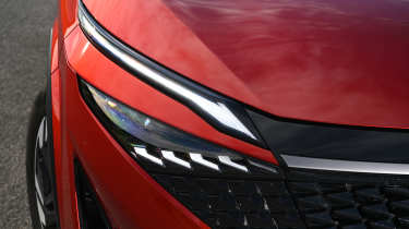 Nissan Qashqai e-Power - front headlight 