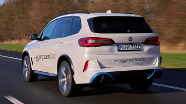 BMW iX5 Hydrogen - rear tracking