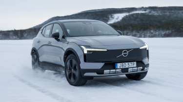 Volvo EX30 Cross Country - front action