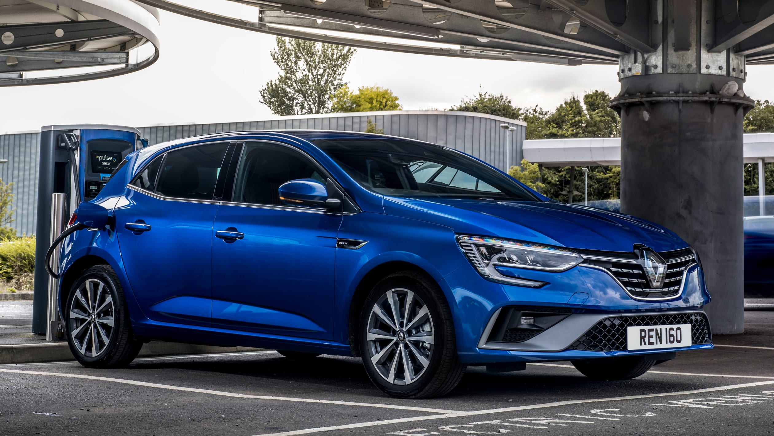 Renault%20Megane%20E-Tech%20PHEV%202021-15.jpg