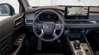 Mitsubishi Outlander PHEV - dash