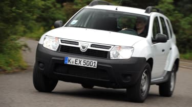 Dacia Duster Access front tracking