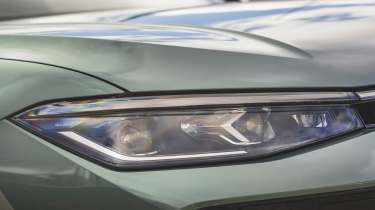 Volkswagen Passat Estate UK - front light