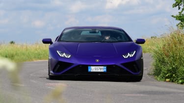 Lamborghini Huracan - menikung depan