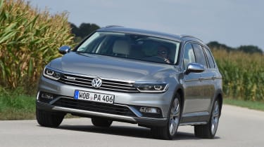 VW Passat Alltrack 2015 driving