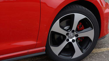 Volkswagen Golf GTI DSG wheel