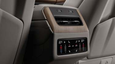 Audi Q7 - rear seat controls