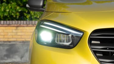 Mercedes Citan - headlights
