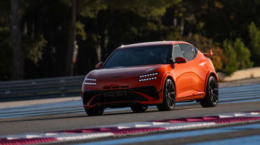 Genesis GV60 Magma - front action