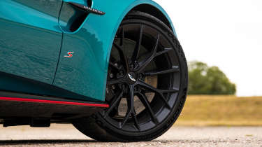 Aston Martin Vantage S - alloy wheels