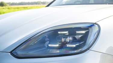 Porsche Cayenne facelift - front light
