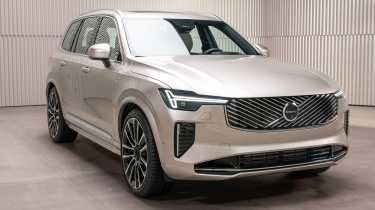 New 2024 Volvo XC90 - front 3/4