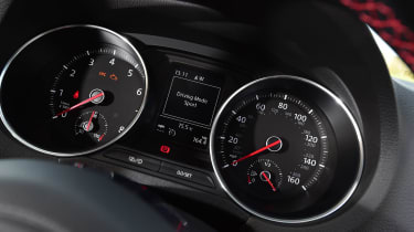 SEAT Ibiza Cupra vs VW Polo GTI - Polo gauges
