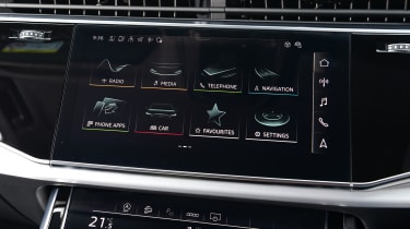 Audi Q7 - infotainment system