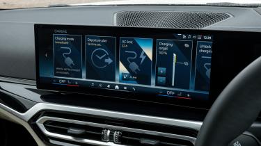 BMW i4 - centre screen