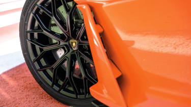 Lamborghini Revuelto - wheel