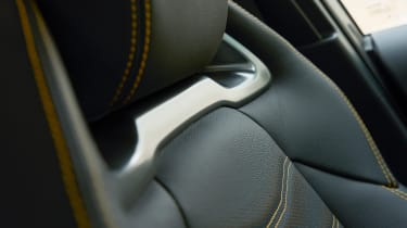 Toyota C-HR Plug-in 2024  detail