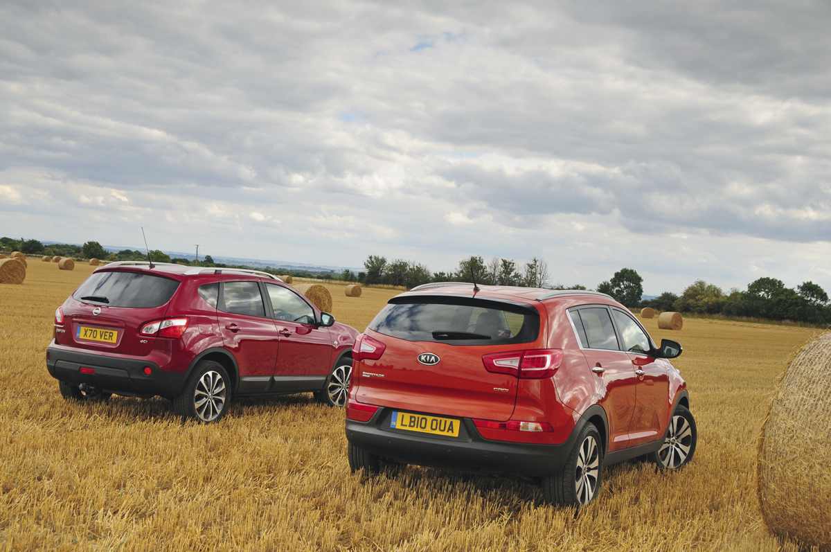 Kia Sportage vs Nissan Qashqai | Auto Express
