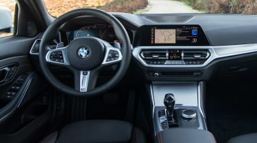 BMW 320d - dash