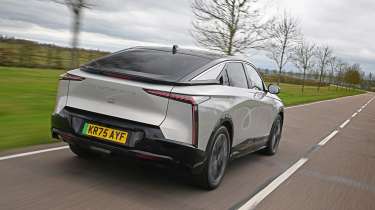 DS No8 - rear tracking