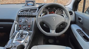 Peugeot 3008 HYbrid4 interior