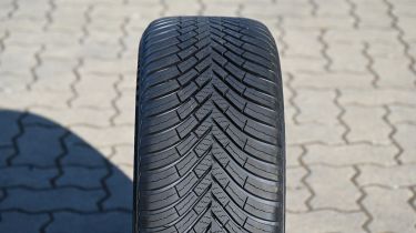 Vredestein Quatrac tyre tread