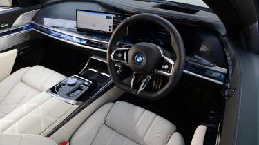 BMW i7 - dash