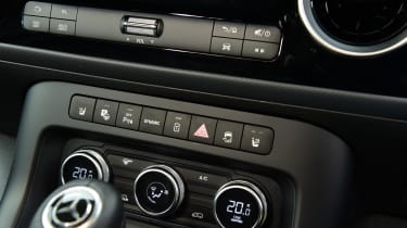 Mercedes E-Citan - centre console switchgear