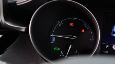 Toyota C-HR - dials