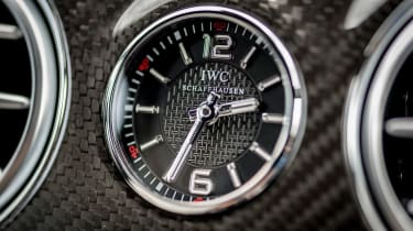 Mercedes-AMG S 63 - clock
