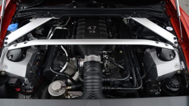 Aston Martin Vantage GT8 - engine