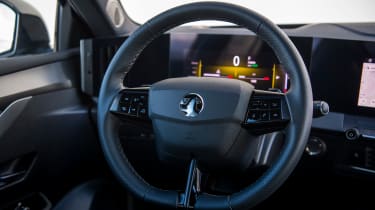 Vauxhall Astra GSe - steering wheel