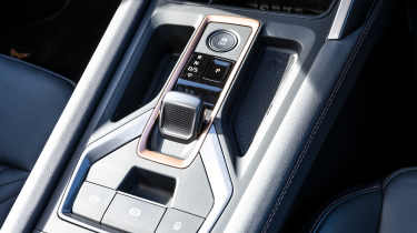 Cupra Leon ST VZ2 - gear selector