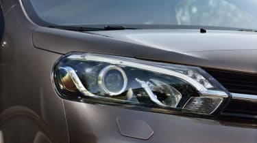 Toyota Proace Verso 2016 - headlight