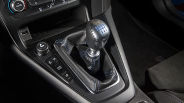 Ford Focus RS 2016 - gear box