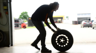 All-season tyre test 2021 - fitting